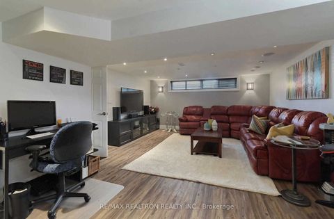 330 Gells Road Lower Richmond Hill ON L4C 3A6