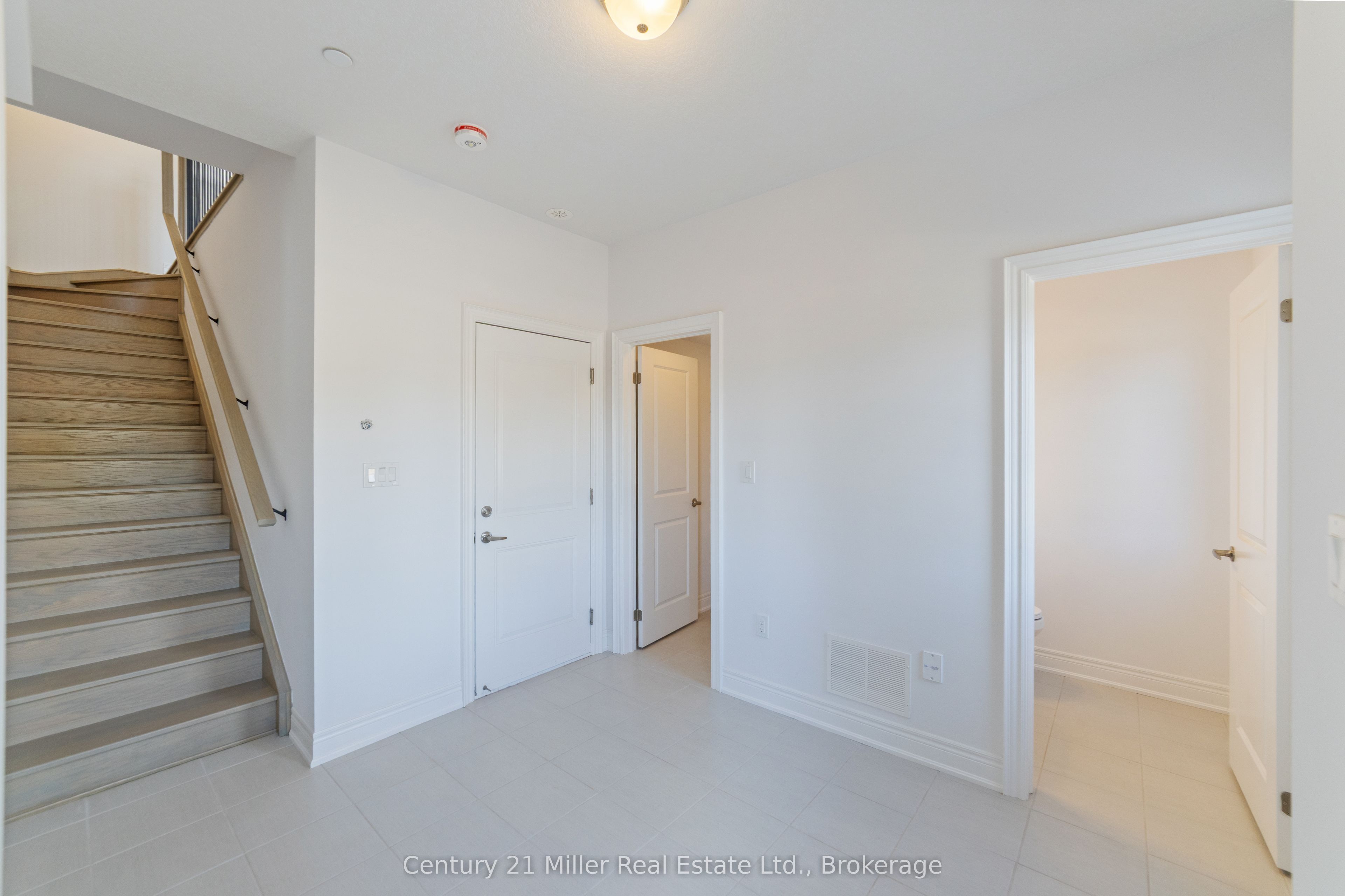 2140 Trafalgar Road 43