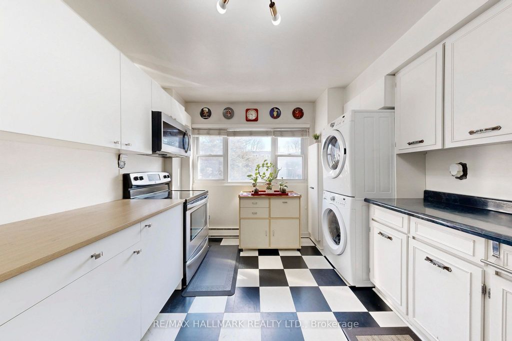 Photo of Toronto, ON M2R 2Y7 (MLS # C12966266)