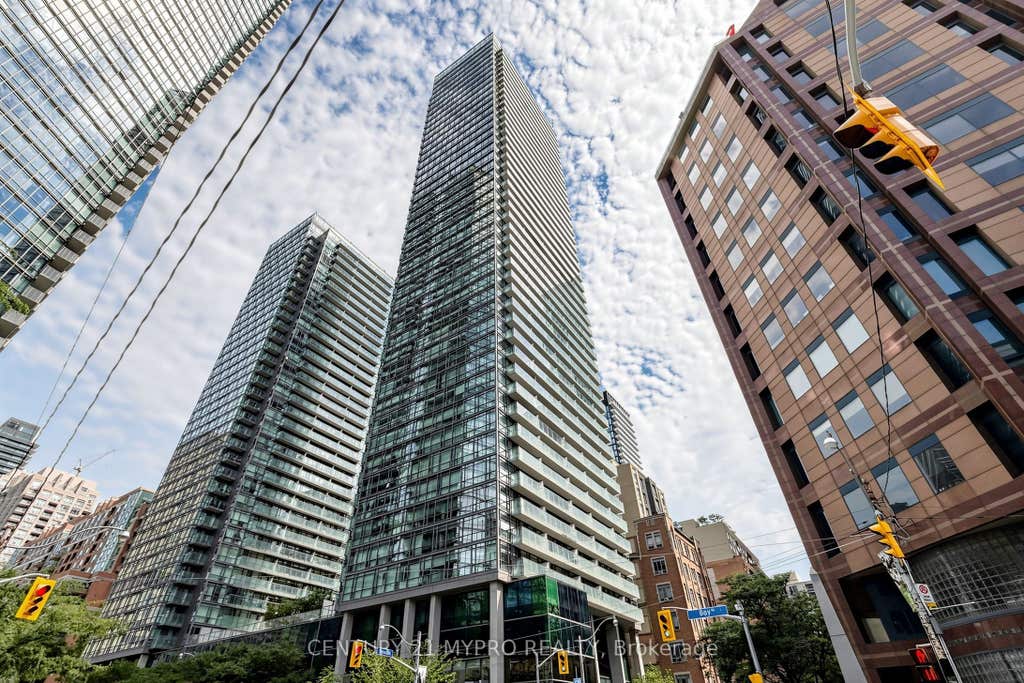 Photo of 38 Grenville Street #708, Toronto, ON M4Y 1A5 (MLS # C13669128)