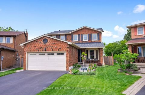 1378 Sweetbirch Court Mississauga ON L5C 3R3