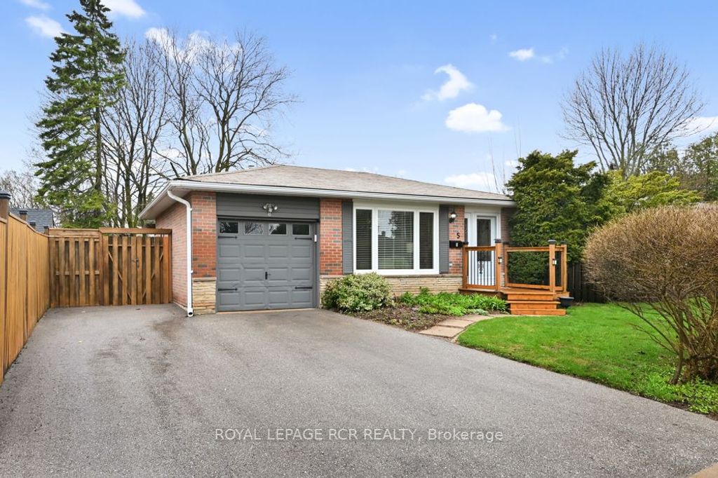 Photo of 5 Lawrence Avenue W, Orangeville, ON L9W 1S5 (MLS # W13052988)