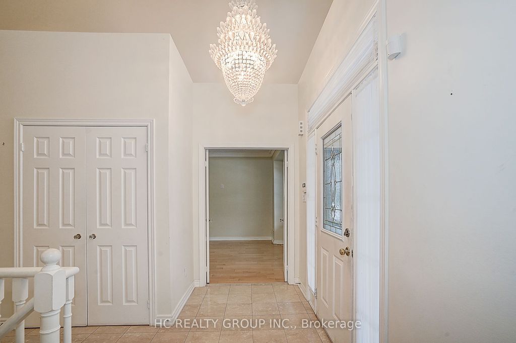 Photo of 2175 Stavebank Road #8, Mississauga, ON L5C 1T3 (MLS # W12808514)