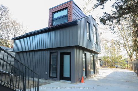 67 Oakmount Road Grdn Suite Toronto ON M6P 2M3