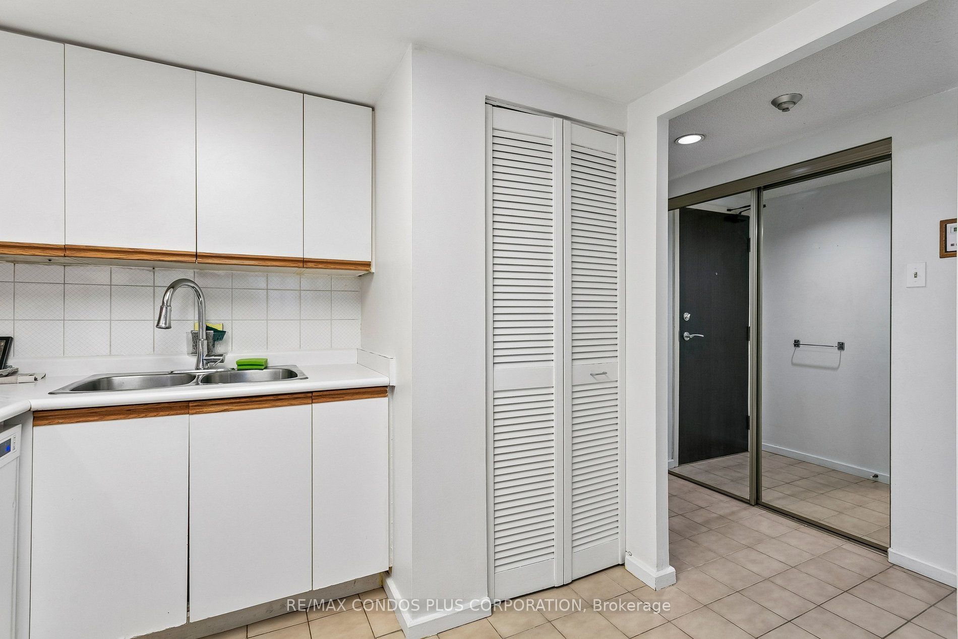 15 Maitland Place 204