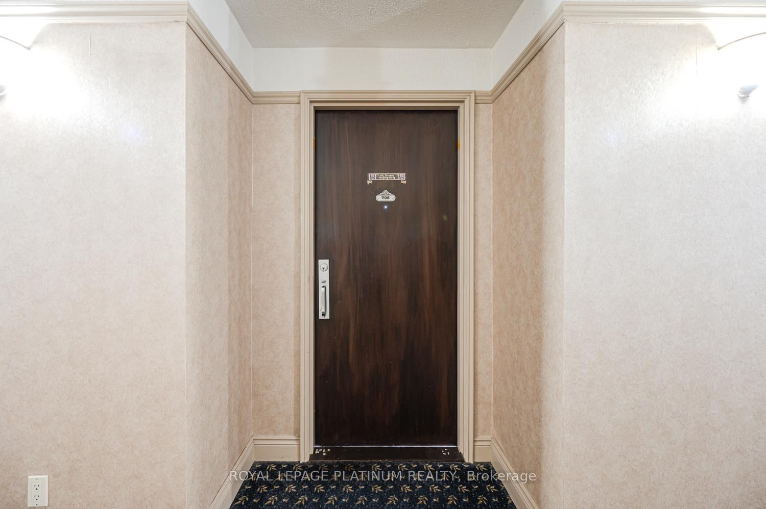 50 Eglinton Avenue W 708
