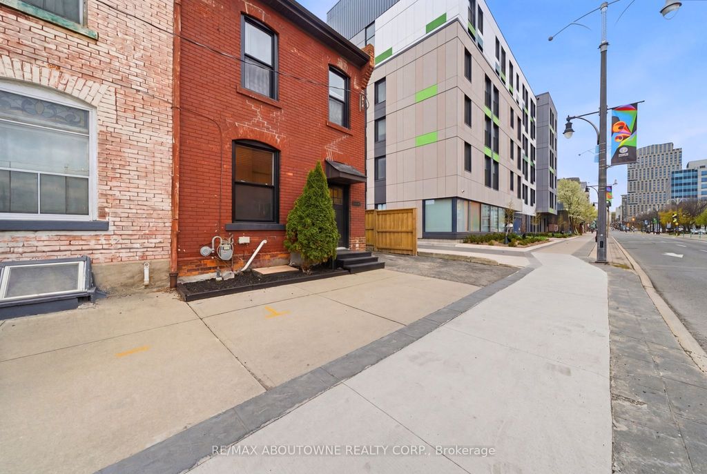 Photo of 116 Bay Street N, Hamilton, ON L8R 2P4 (MLS # X13075710)