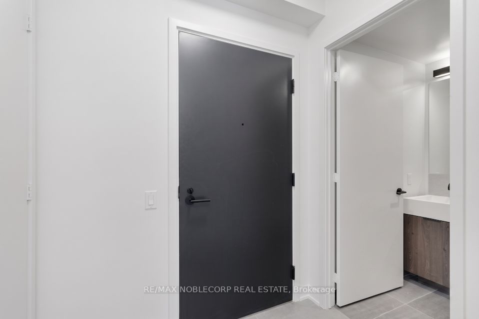 108 Peter Street 712