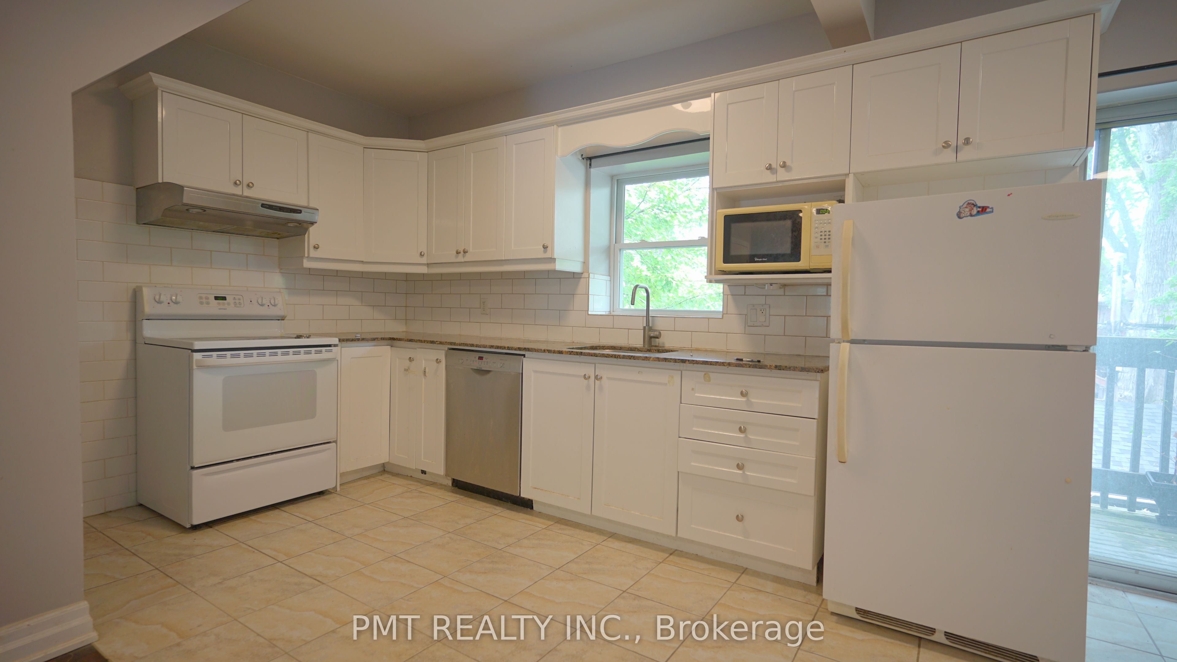 128 Grenadier Road 2