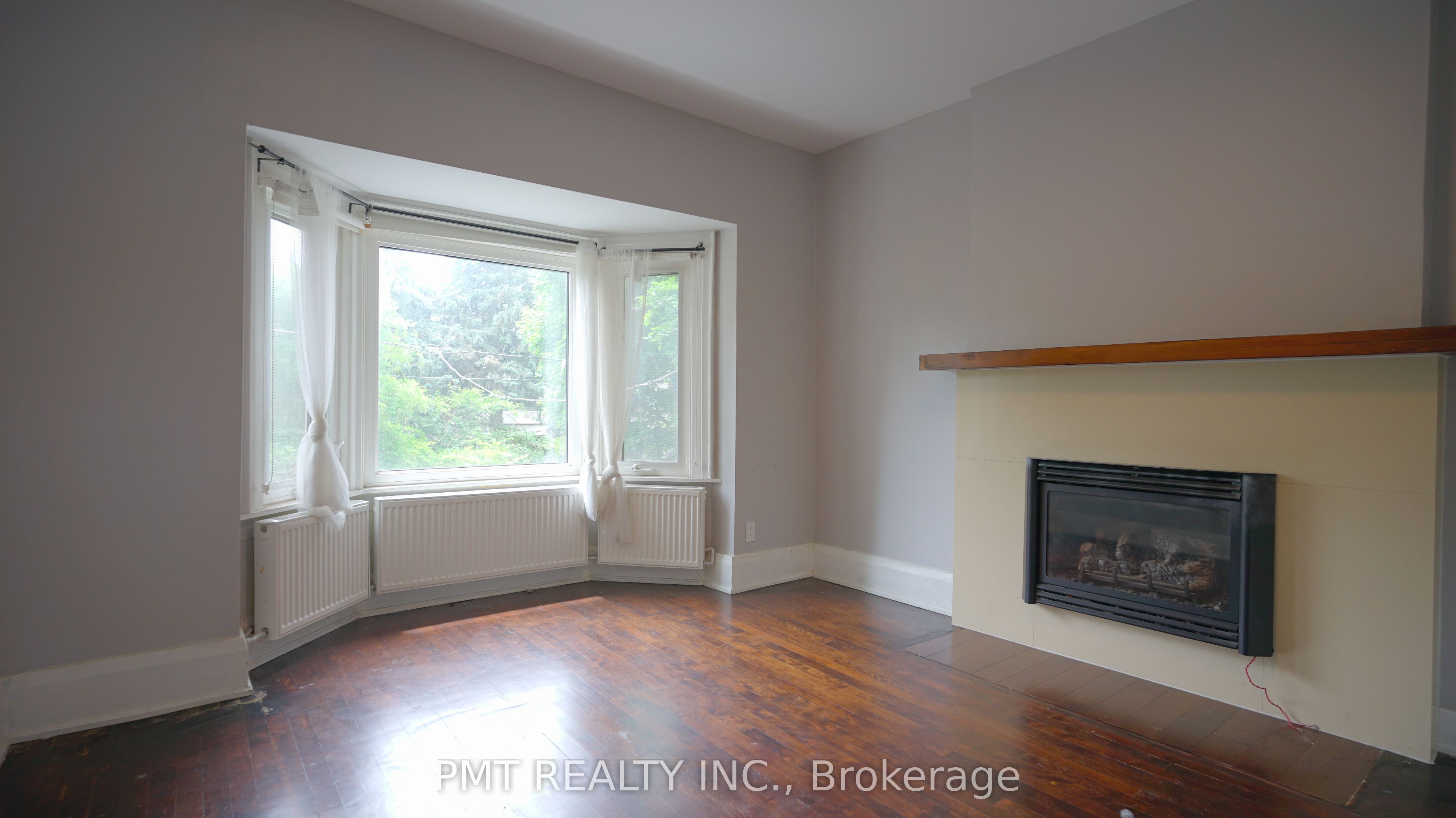 128 Grenadier Road 2