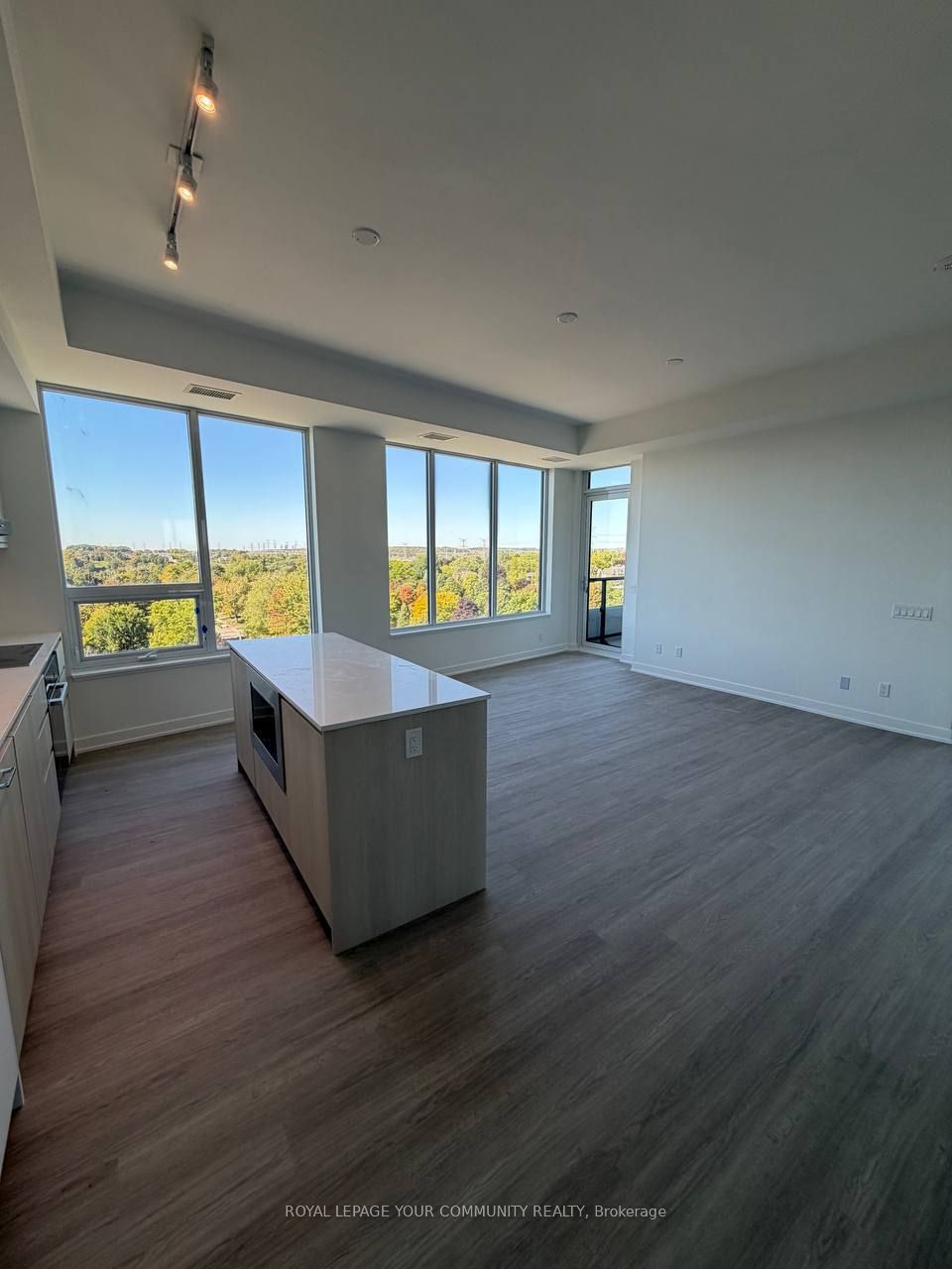 8188 Yonge Street W 905