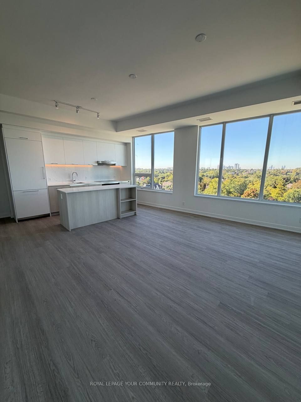 8188 Yonge Street W 905