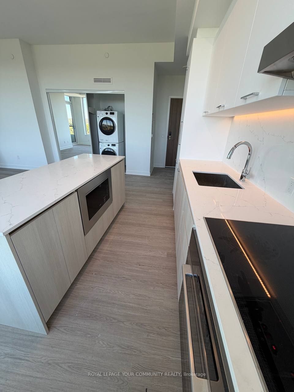 8188 Yonge Street W 905