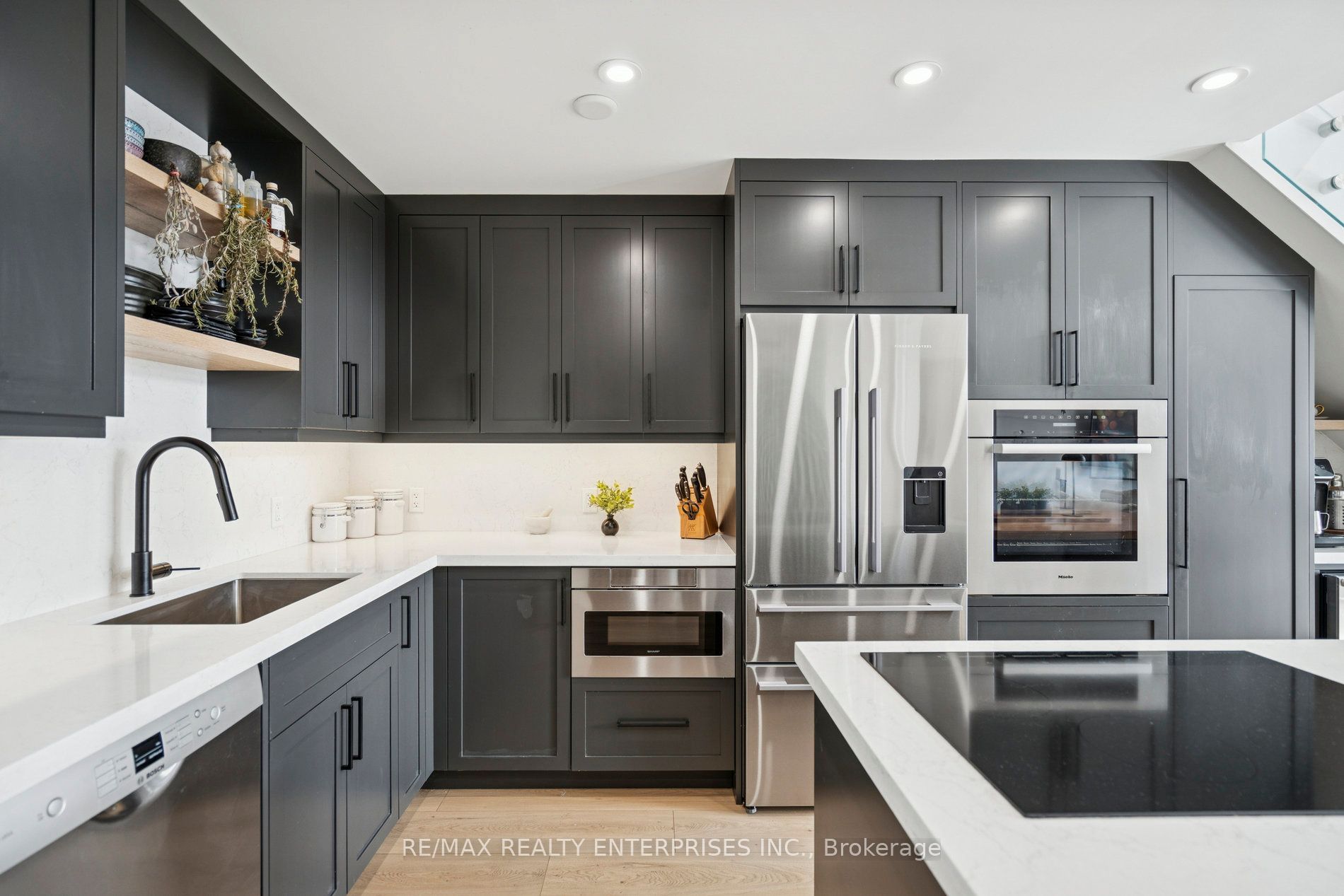 185 Robinson Street PH08