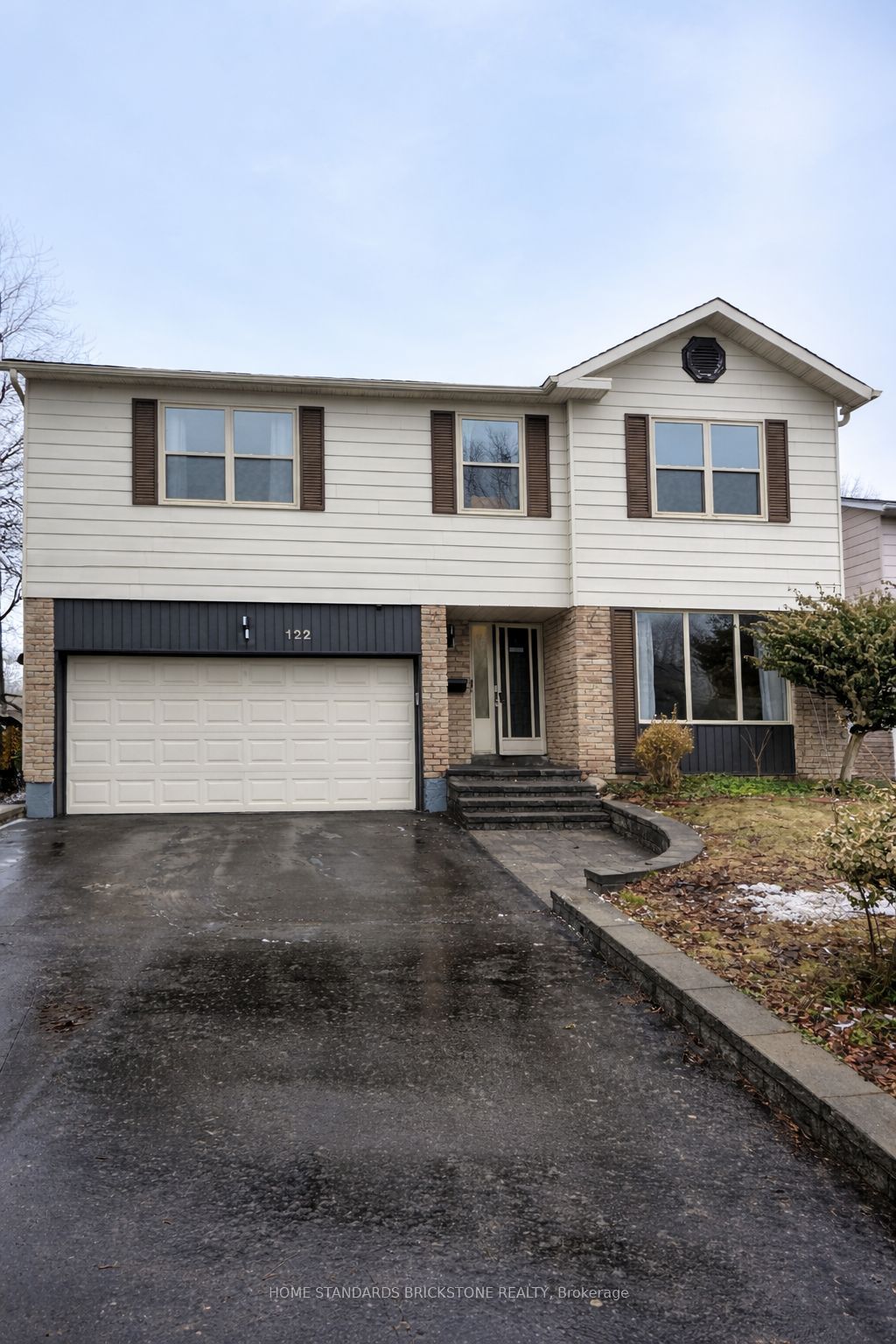 Photo of 122 Lowe Boulevard, Newmarket, ON L3Y 5T2 (MLS # N12906510)