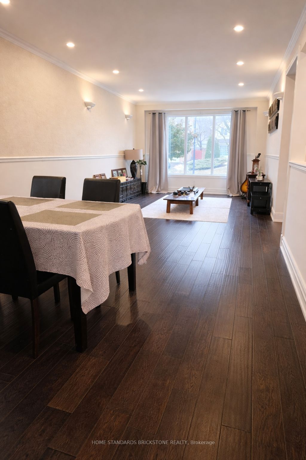 Photo of 122 Lowe Boulevard, Newmarket, ON L3Y 5T2 (MLS # N12906510)