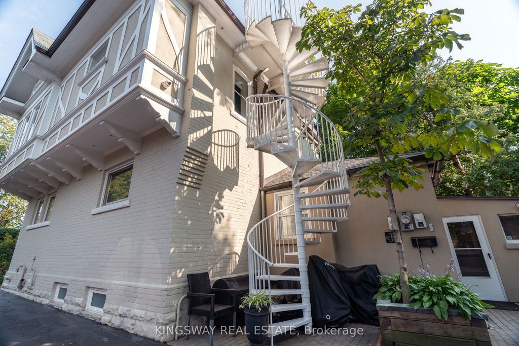 Photo of 166 High Park Avenue, Toronto, ON M6P 2S4 (MLS # W12405410)