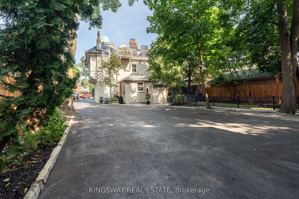 Photo of 166 High Park Avenue, Toronto, ON M6P 2S4 (MLS # W12405410)