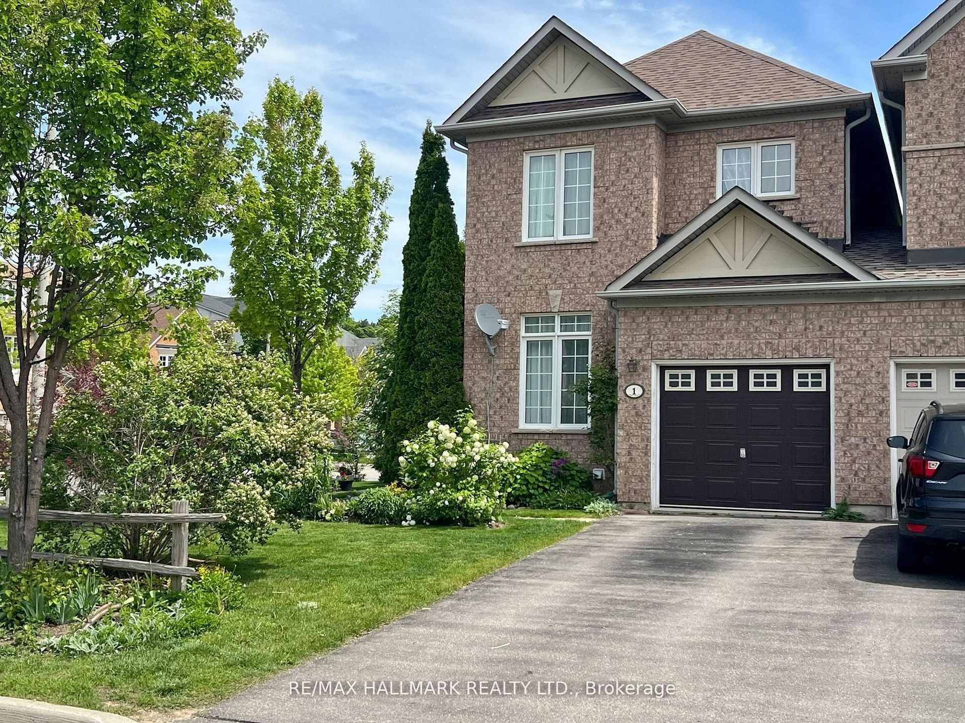 1 Lander Crescent
