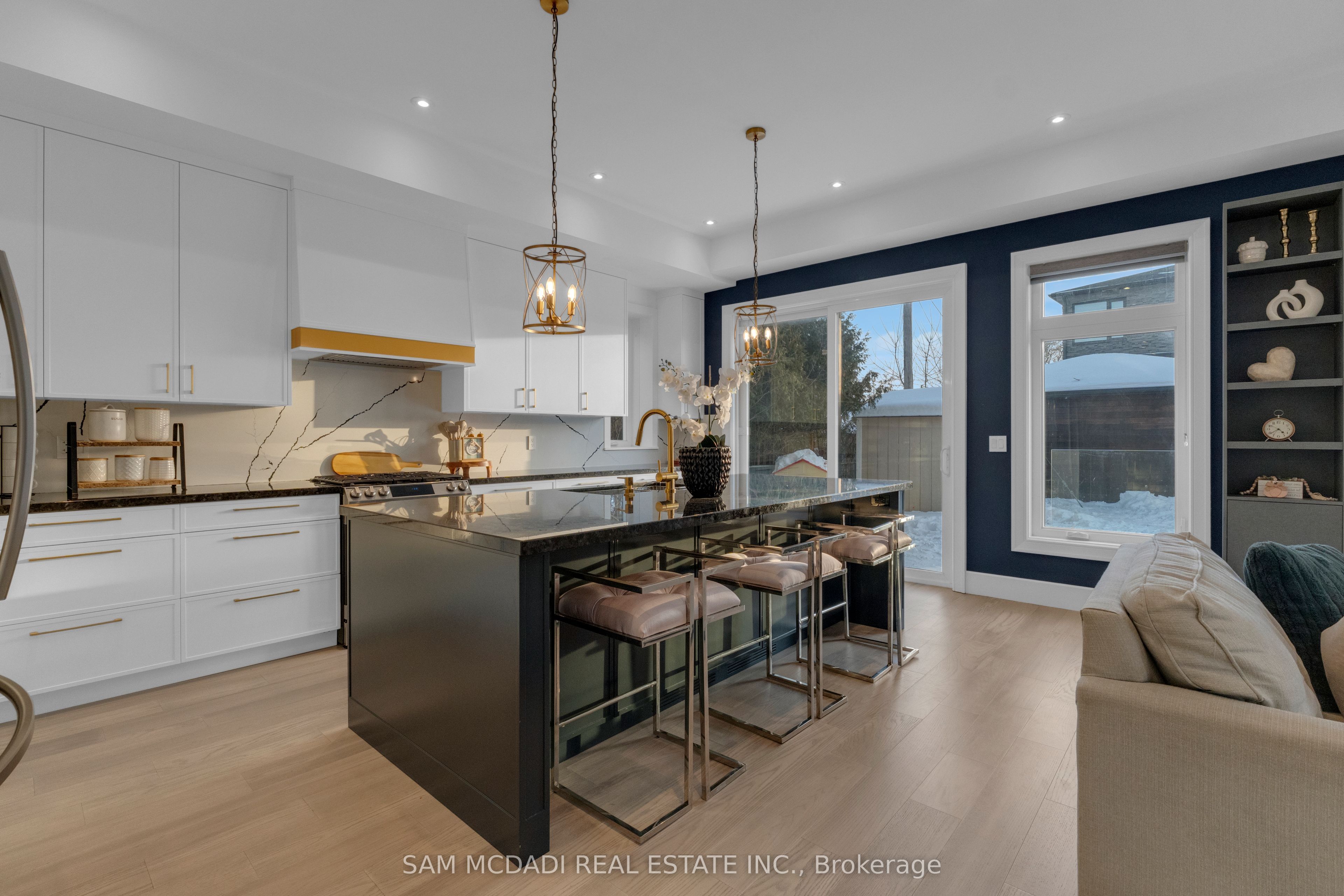 1050 Edgeleigh Avenue