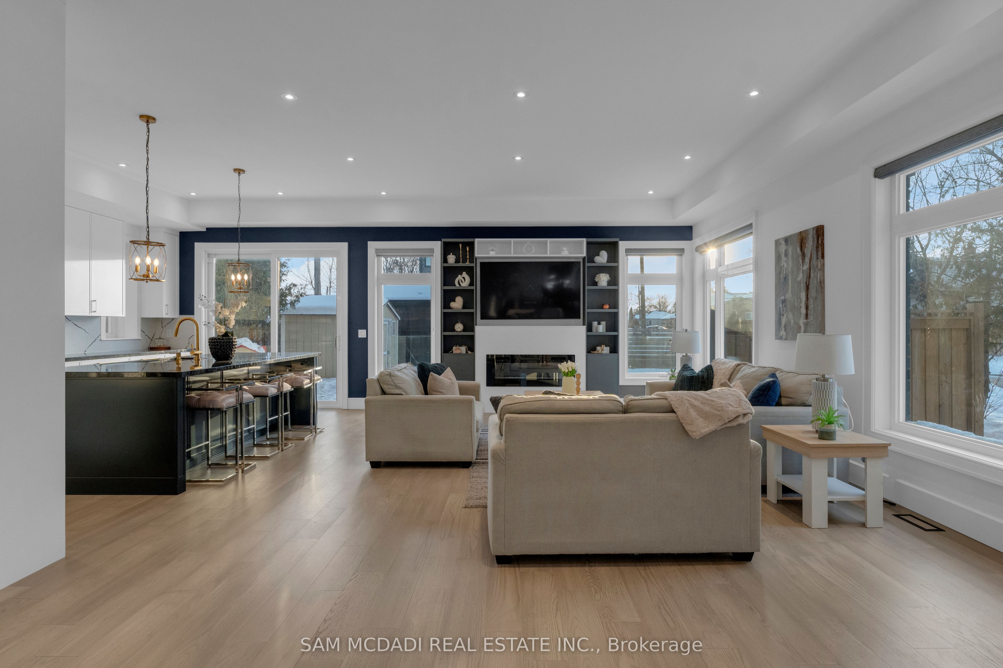 1050 Edgeleigh Avenue