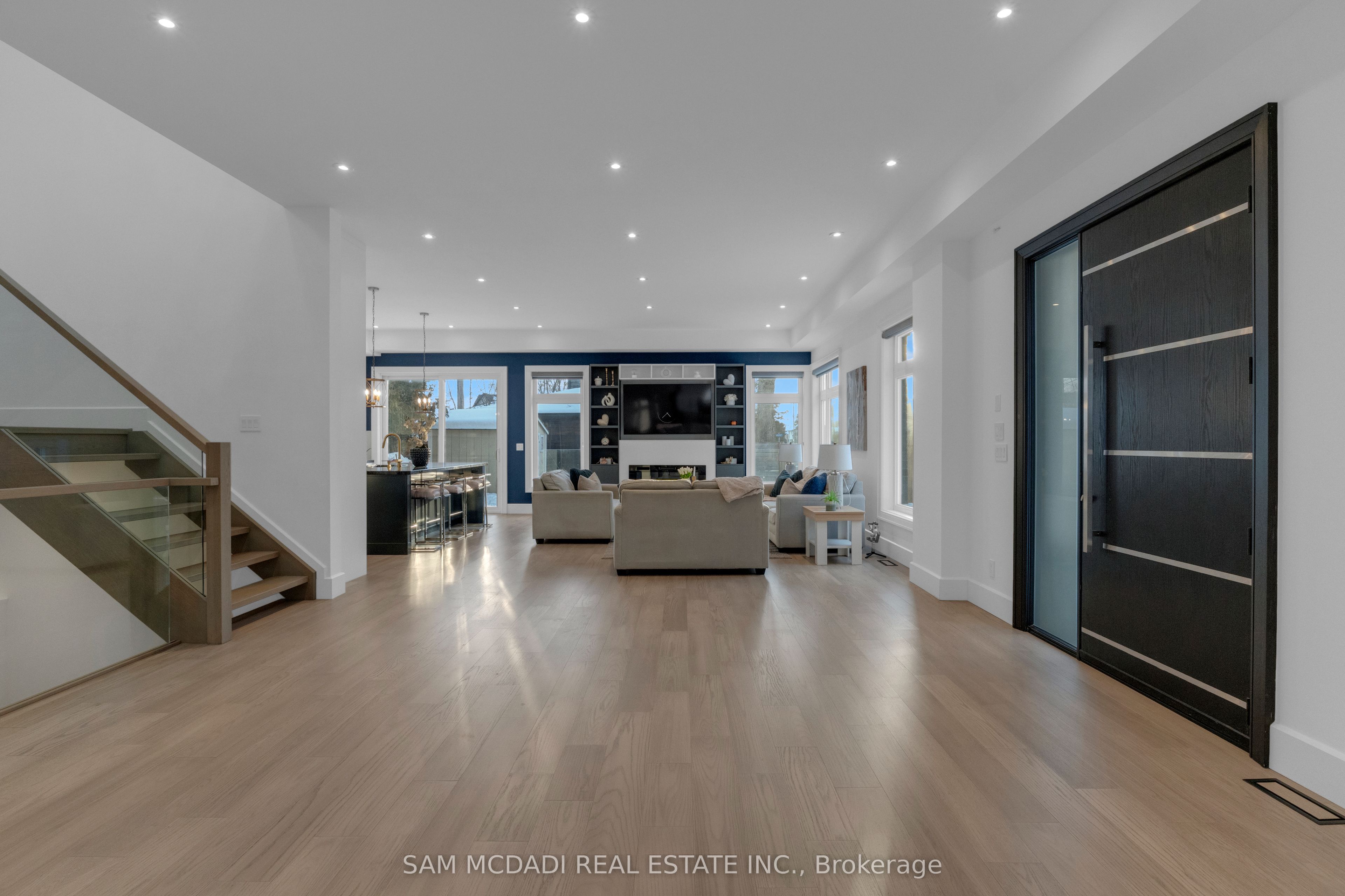 1050 Edgeleigh Avenue