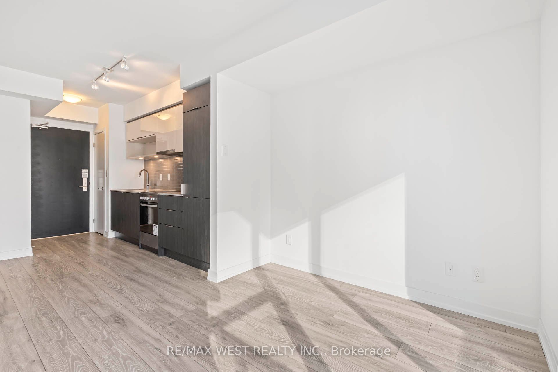 159 Wellesley Street E 1010