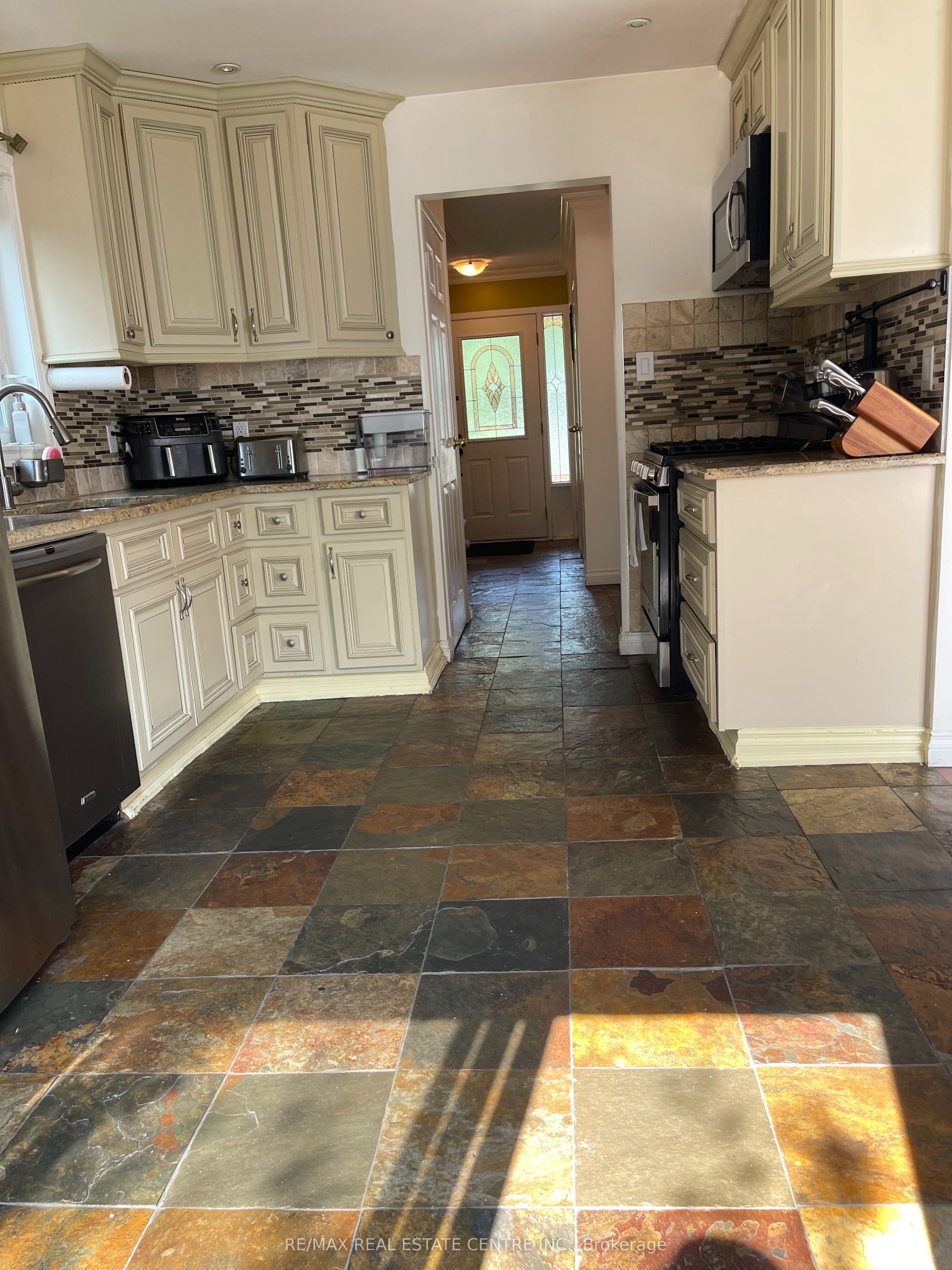 3223 Shadetree Drive