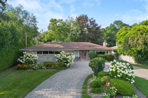 Photo of 30 Hi Mount Drive, Toronto, ON M2K 1X5 (MLS # C12423859)