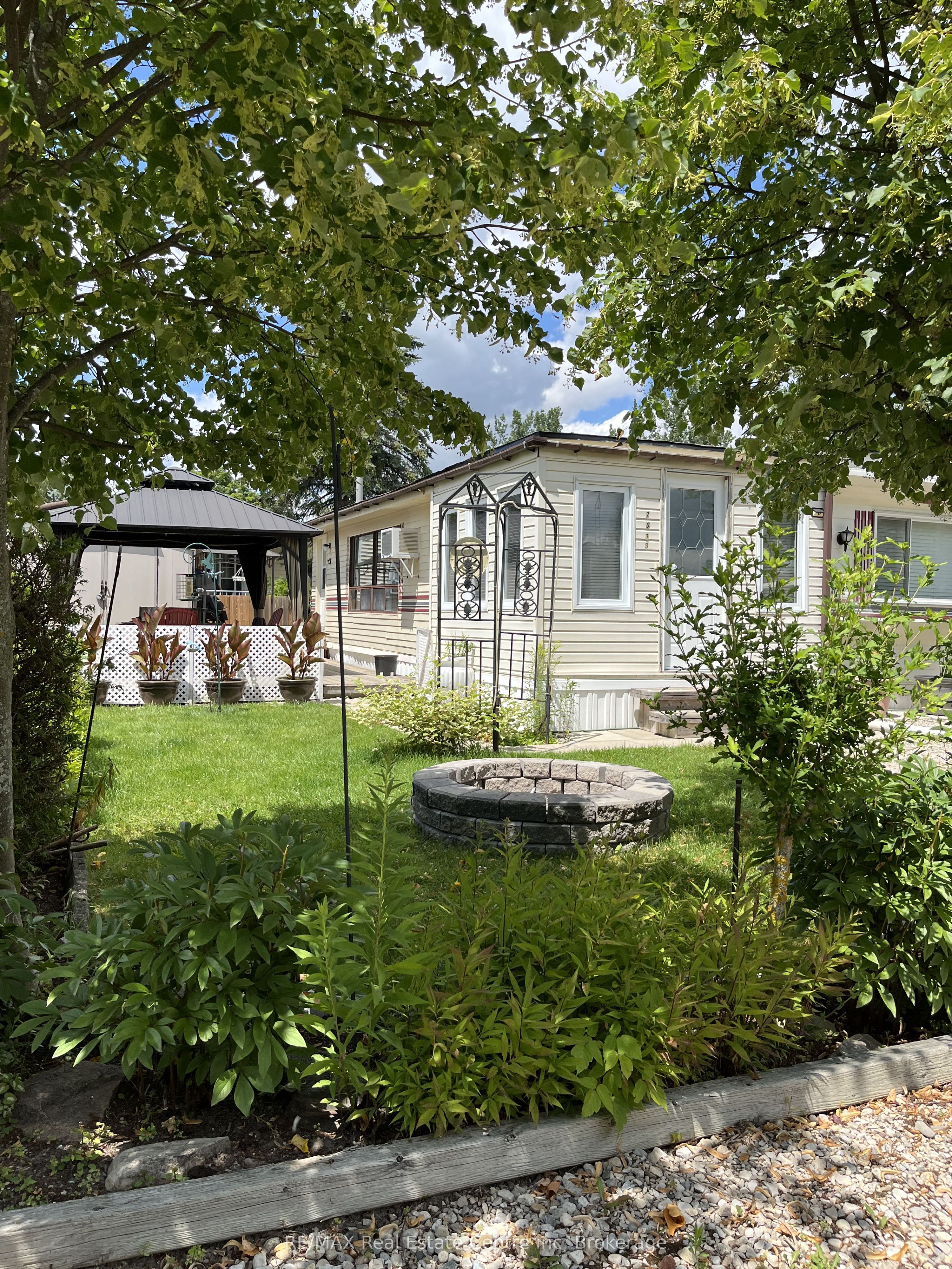 Photo 1 of 18 — 2073 Friendly Boulevard, Centre Wellington, ON N1M 2W5
