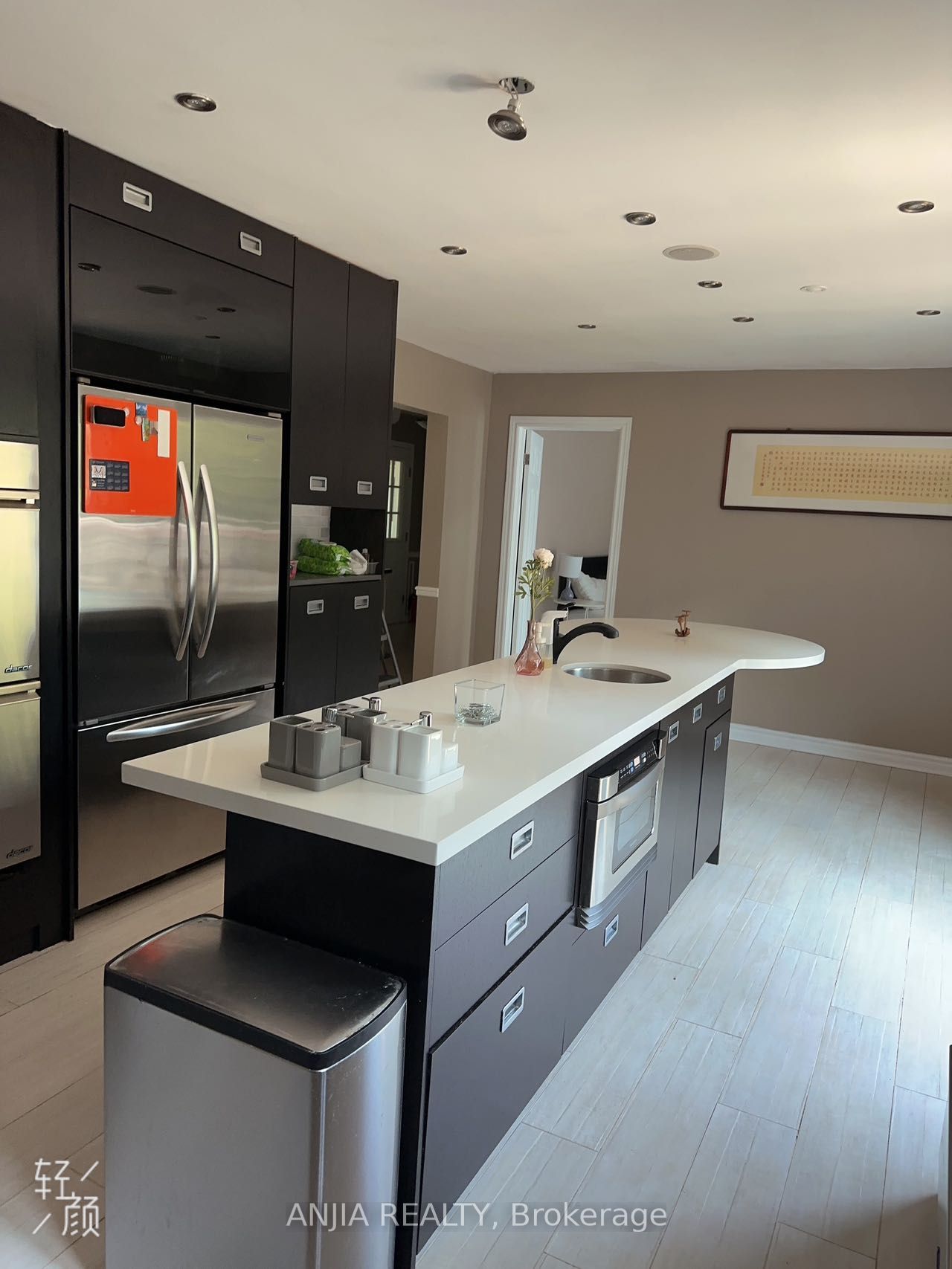11 Rae Crescent E