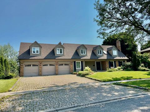 11 Rae Crescent E Markham ON L3R 2X8