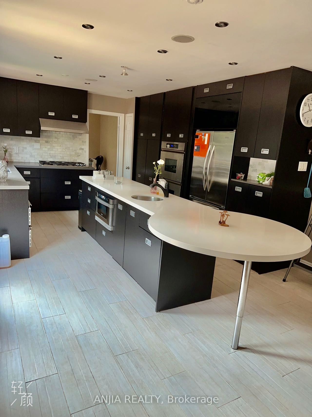 11 Rae Crescent E