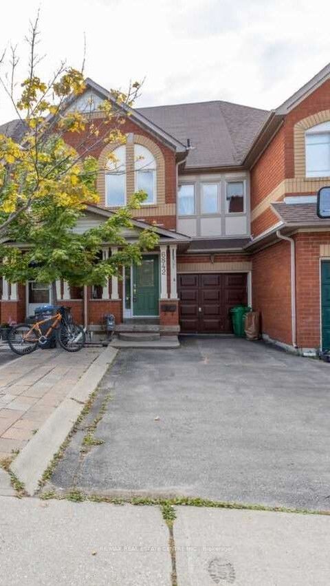 6842 Dillingwood Drive Mississauga ON L5N 6Z9