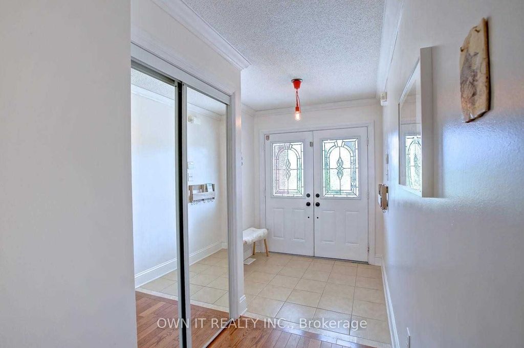 Photo of 46 Sugarberry Drive, Brampton, ON L6X 0K3 (MLS # W12594172)