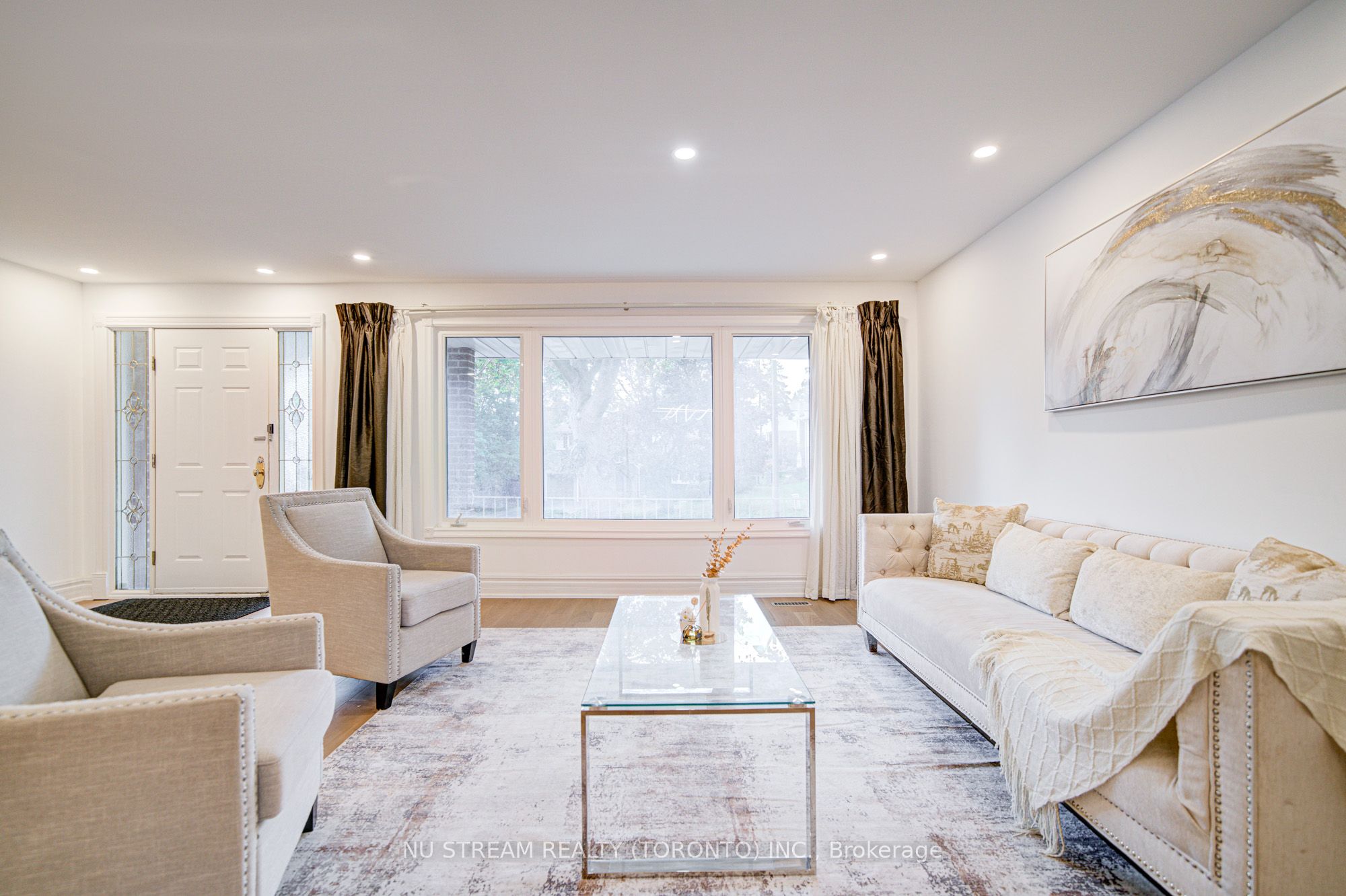 8 Hemingway Crescent