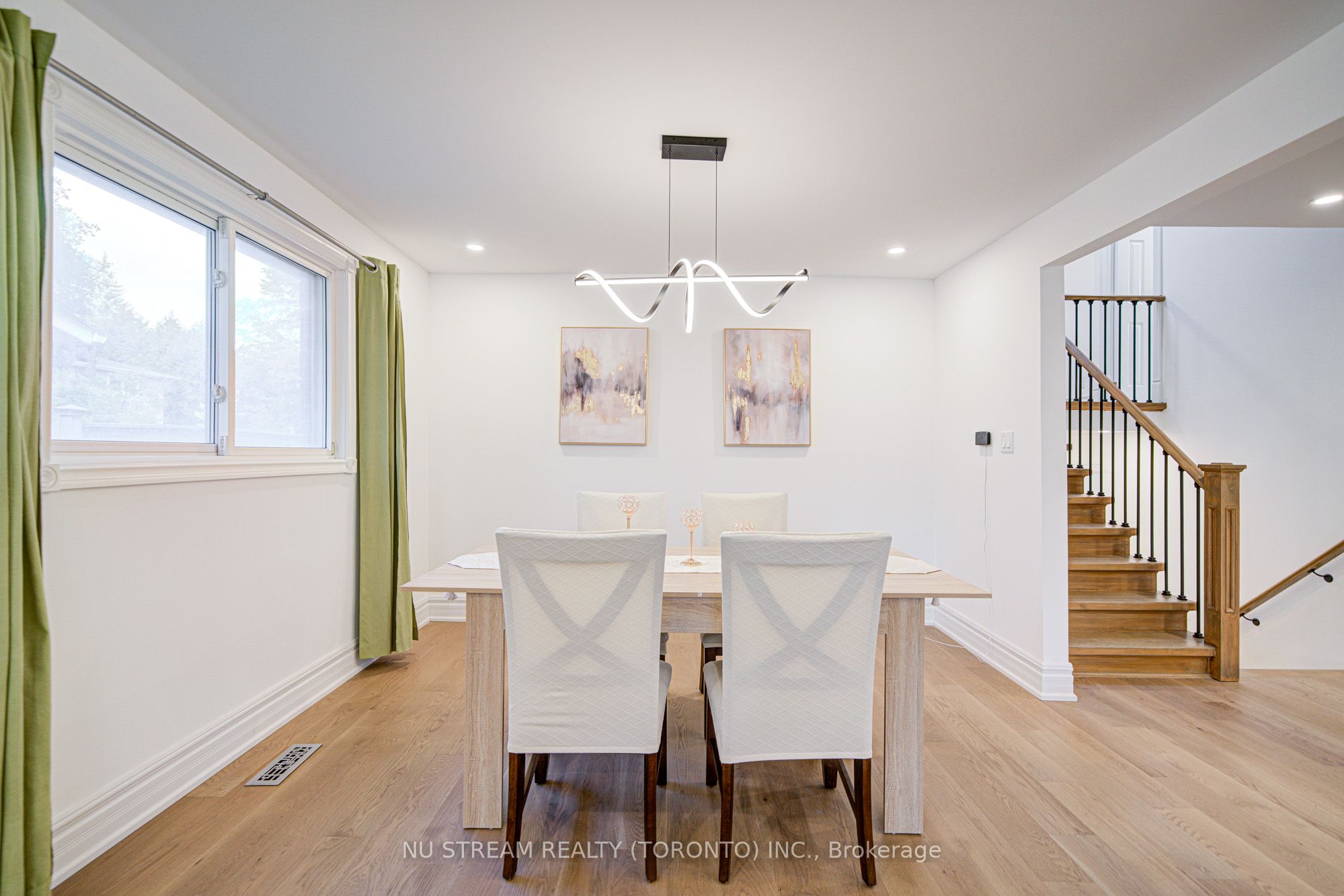 8 Hemingway Crescent