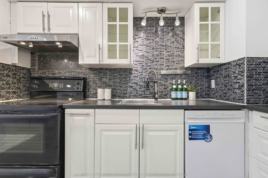 Photo of 31 Thatcher's Mill Way, Markham, ON L3P 3T2 (MLS # N13016954)