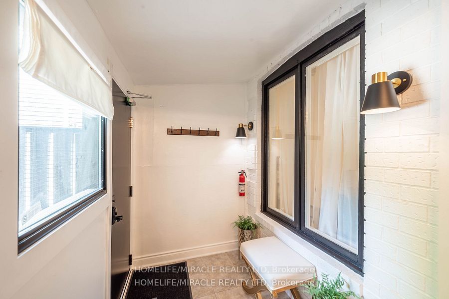 1 Givins Street