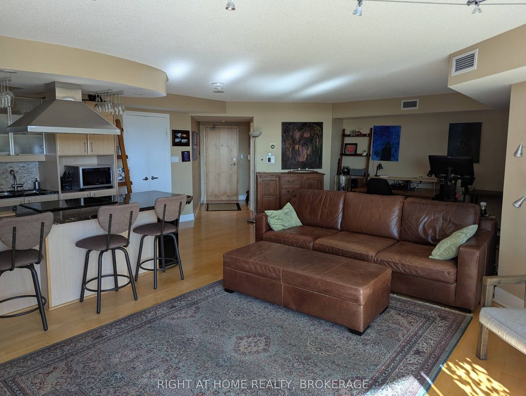 Photo of 550 Queens Quay W Quay W #608, Toronto, ON M5V 3M8 (MLS # C12381984)