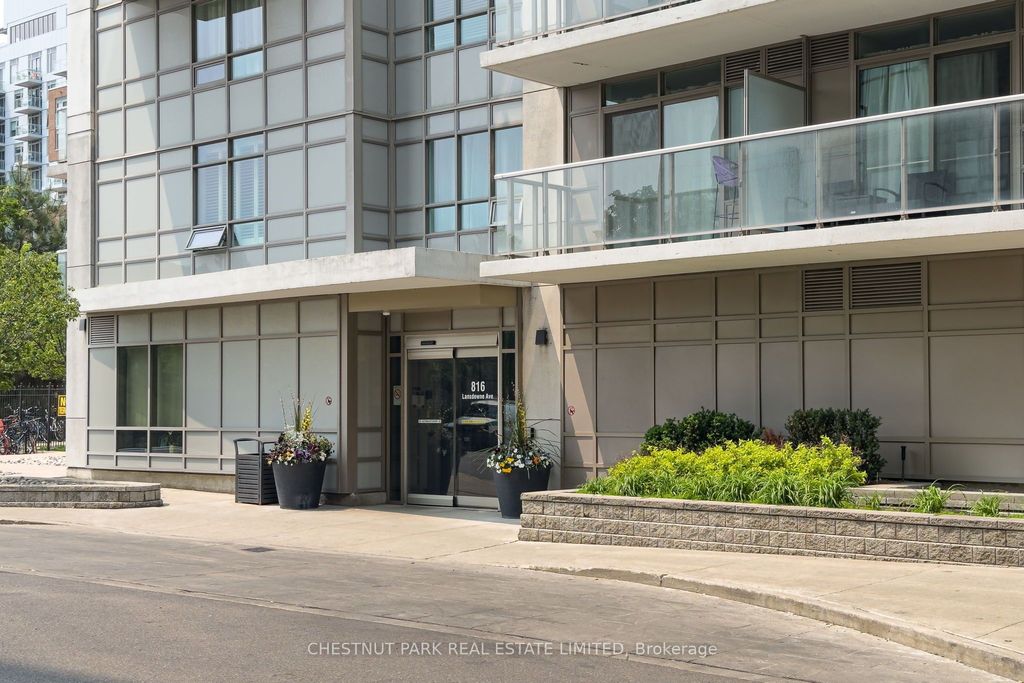 Photo of 816 Lansdowne Avenue #1008, Toronto, ON M6H 4K6 (MLS # W12459843)