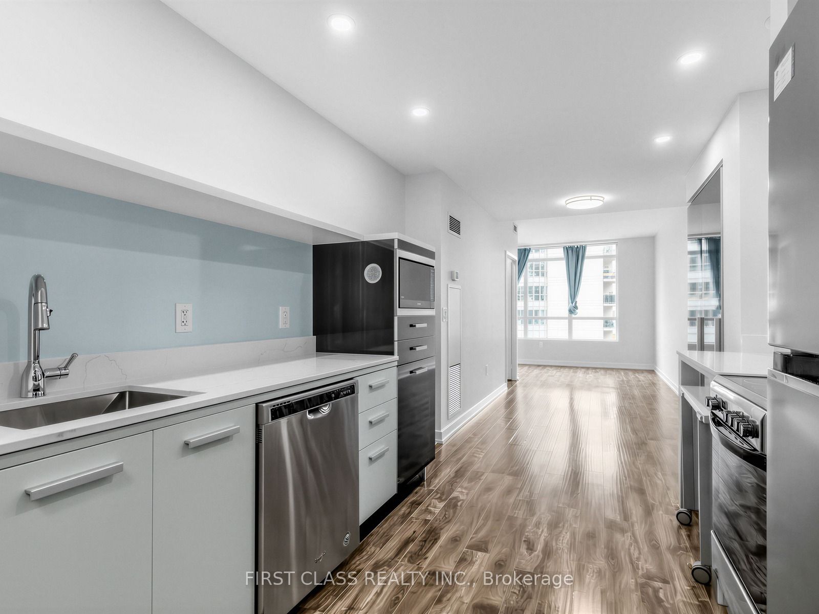 38 Dan Leckie Way 715
