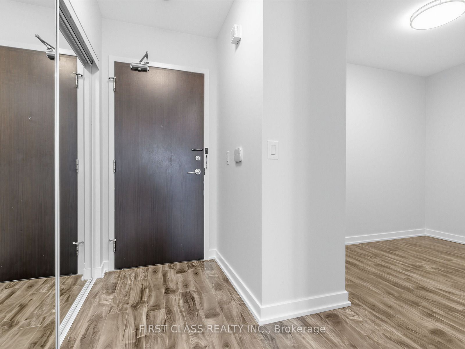 38 Dan Leckie Way 715