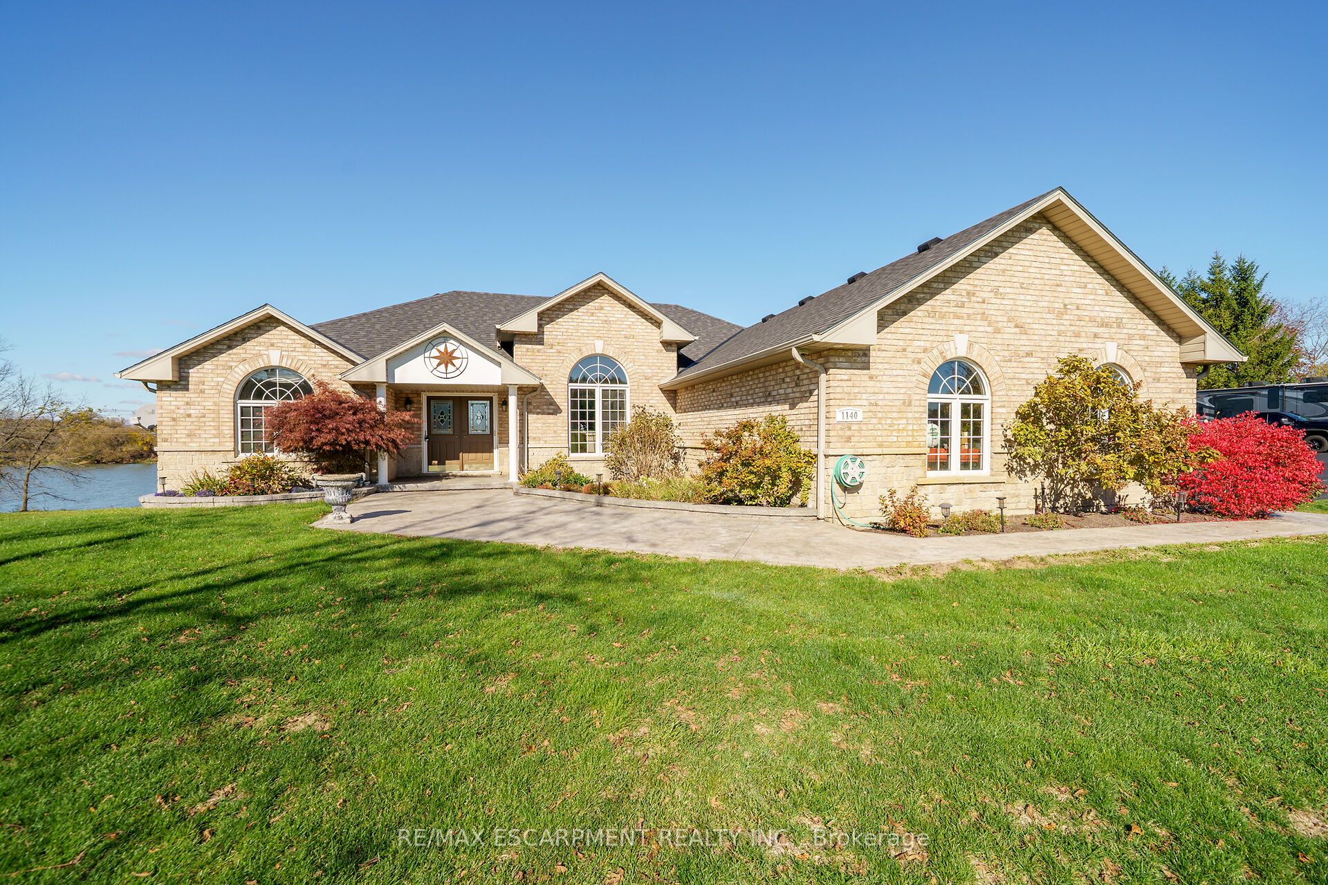1140 River Road