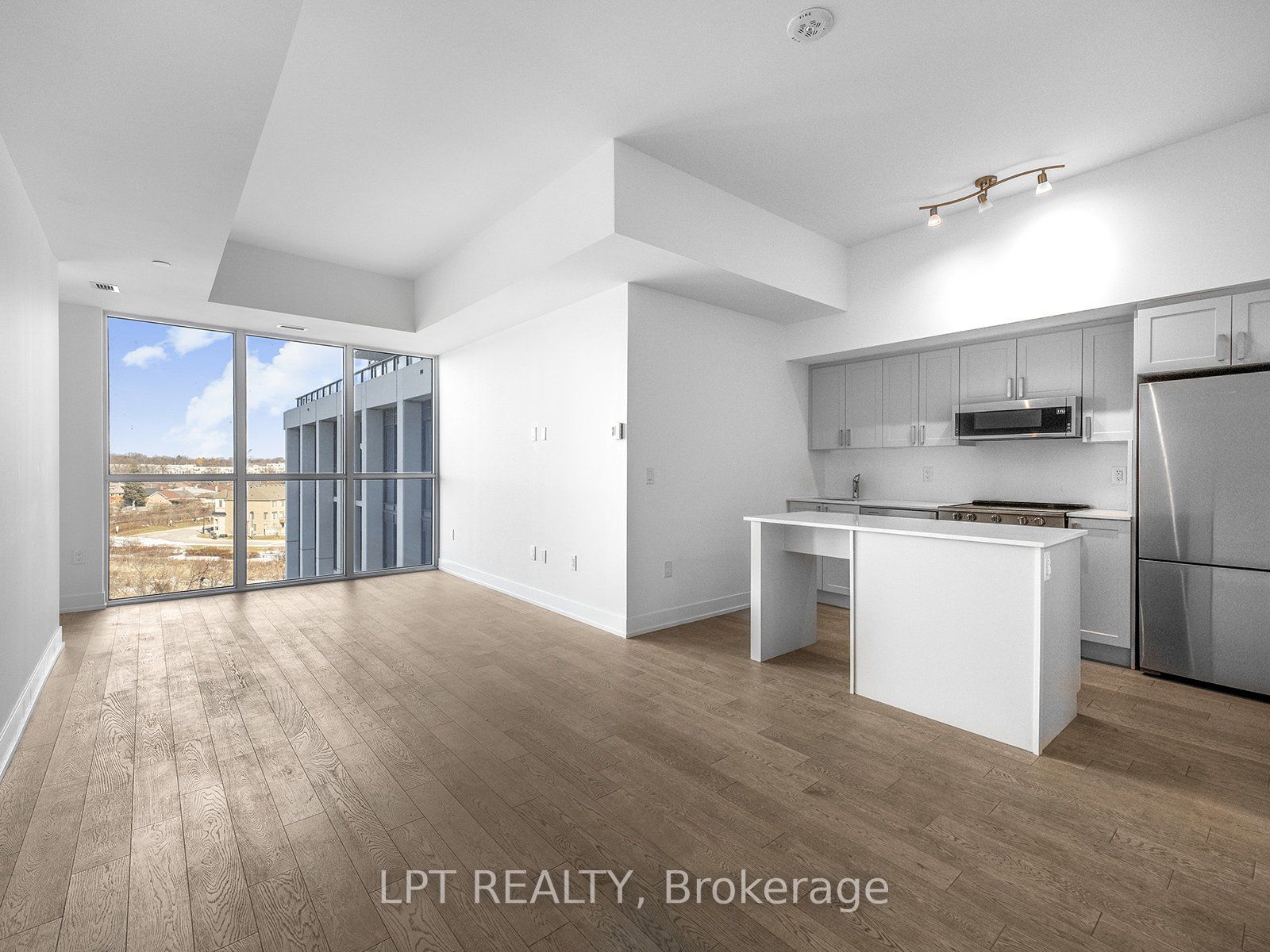 1063 Douglas McCurdy Common 615