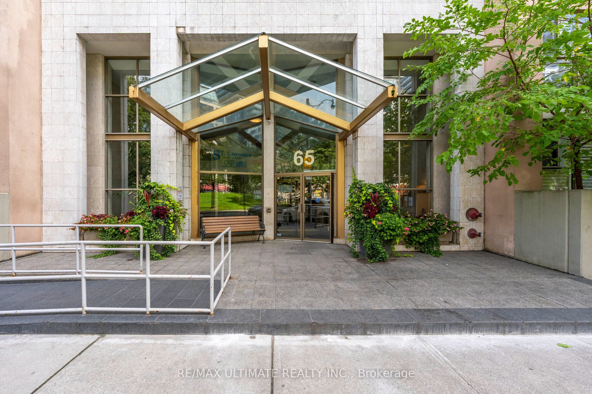 65 Scadding Avenue 513