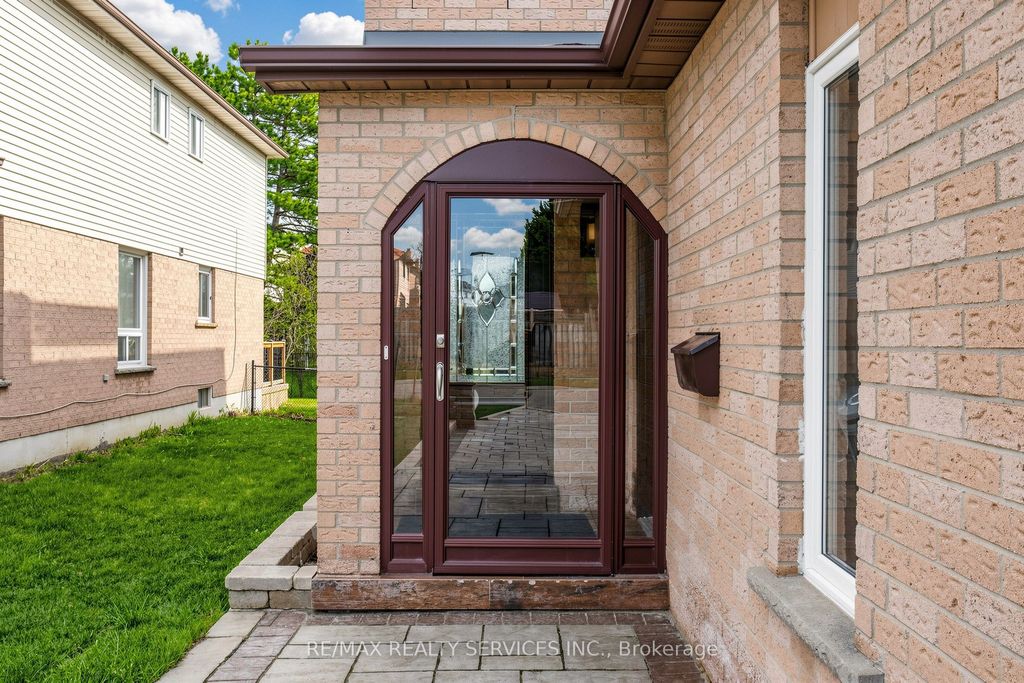 Photo of 160 Newbridge Crescent, Brampton, ON L6S 4B3 (MLS # W13041180)