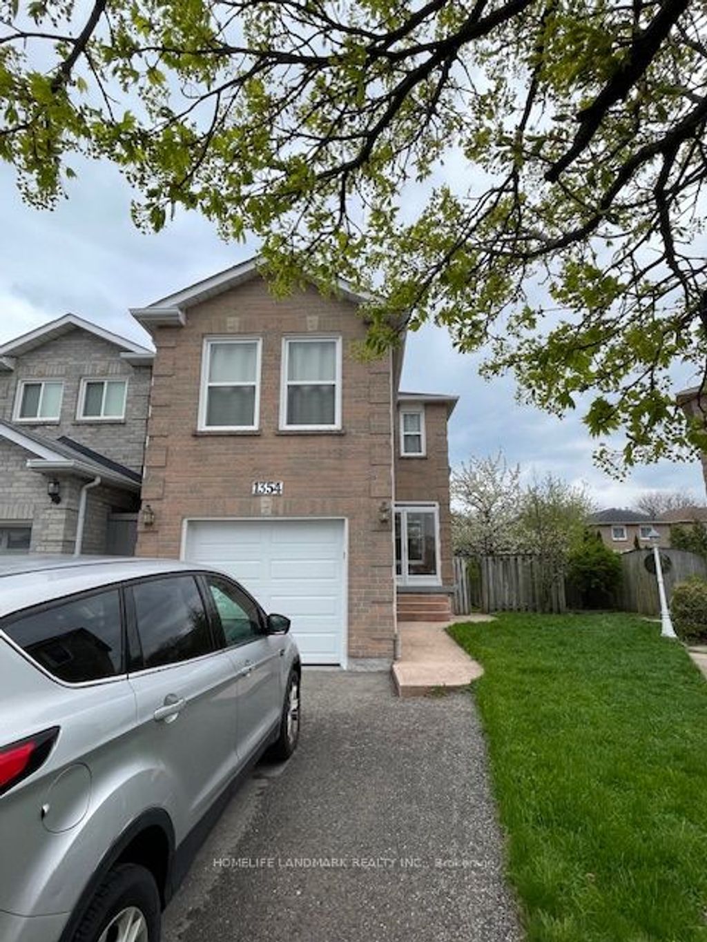 Photo of 1354 Hazel Mccleary Drive, Oakville, ON L6J 7A8 (MLS # W13081932)