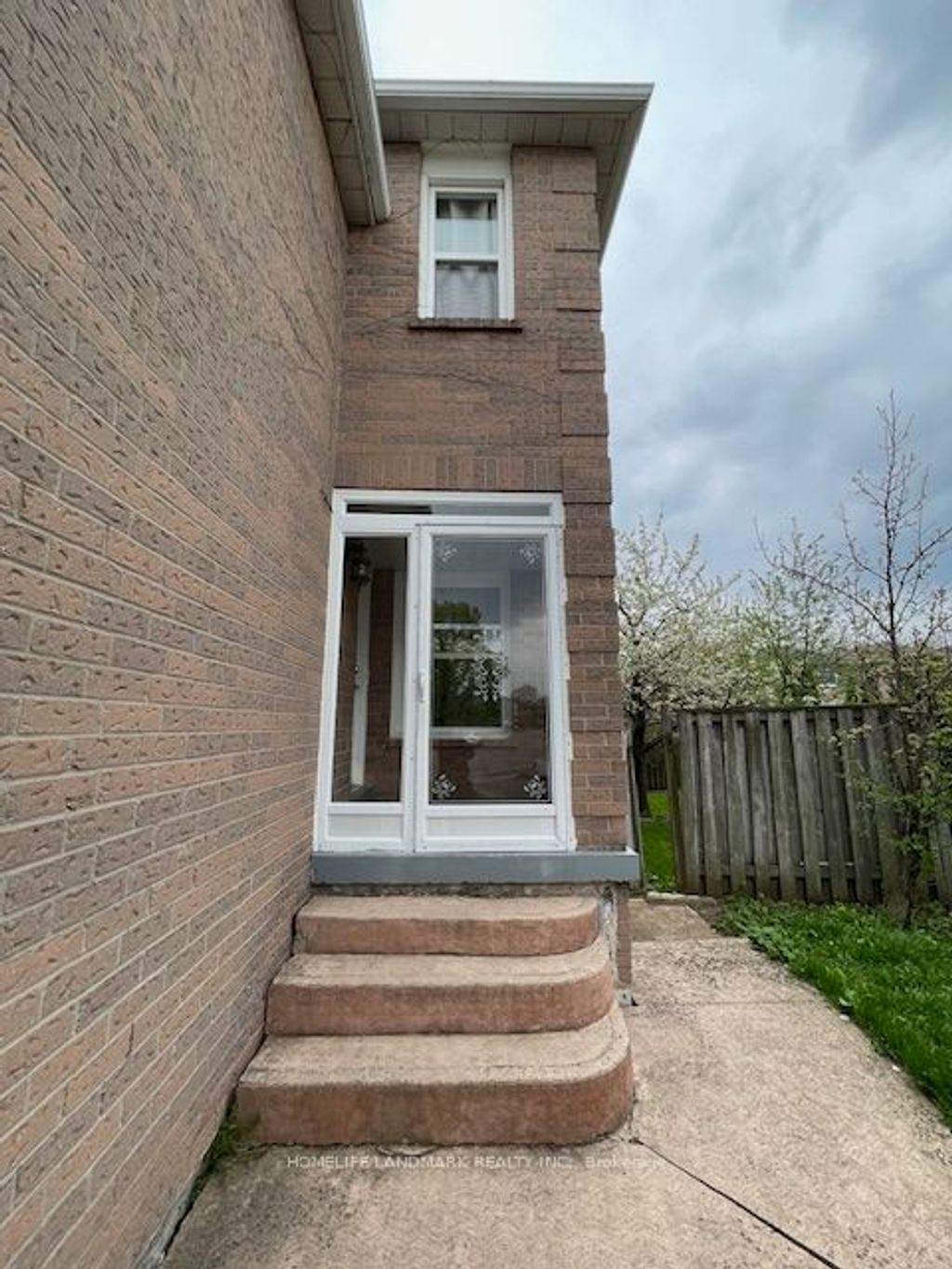 Photo of 1354 Hazel Mccleary Drive, Oakville, ON L6J 7A8 (MLS # W13081932)