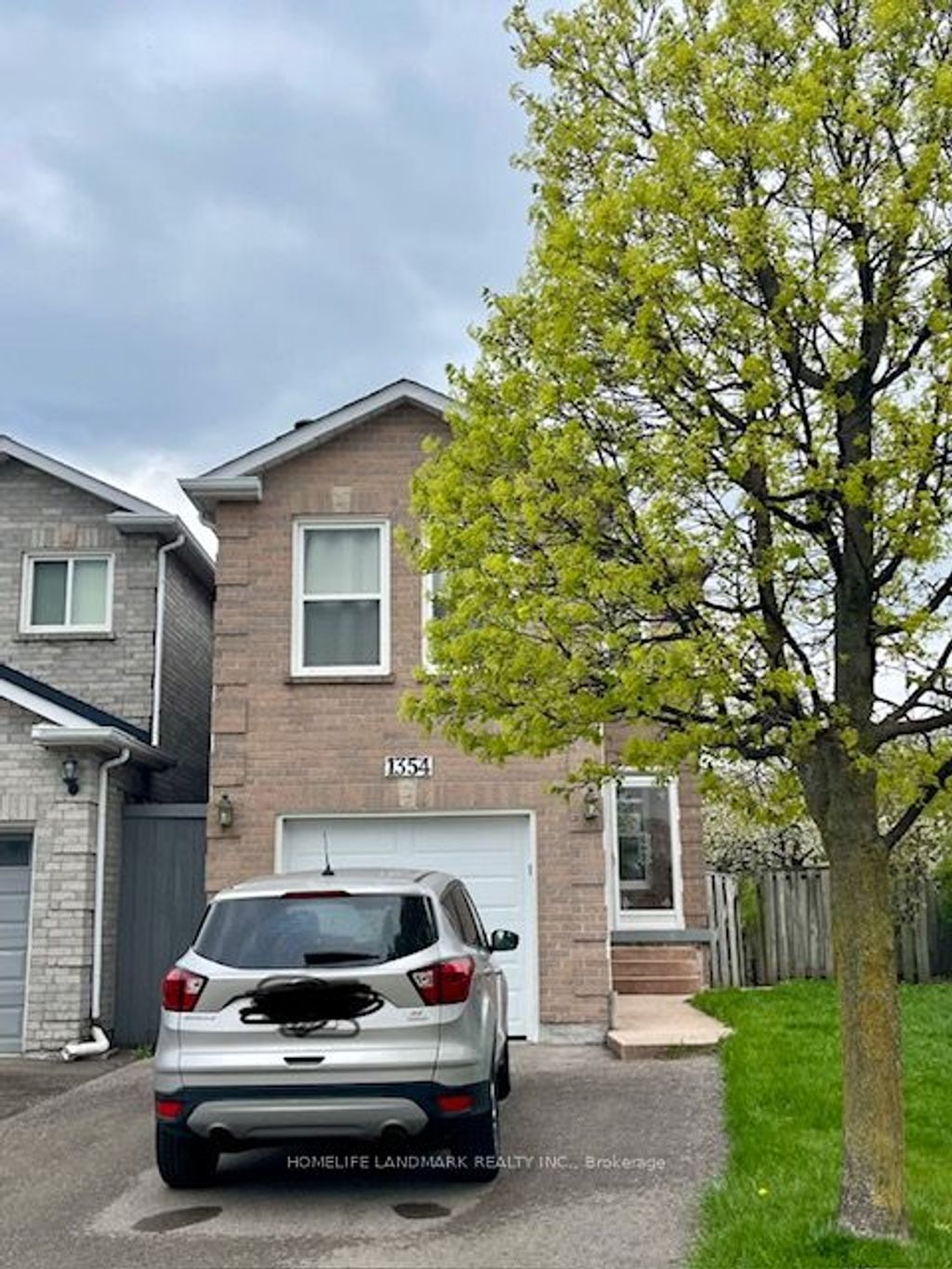 Photo of 1354 Hazel Mccleary Drive, Oakville, ON L6J 7A8 (MLS # W13081932)